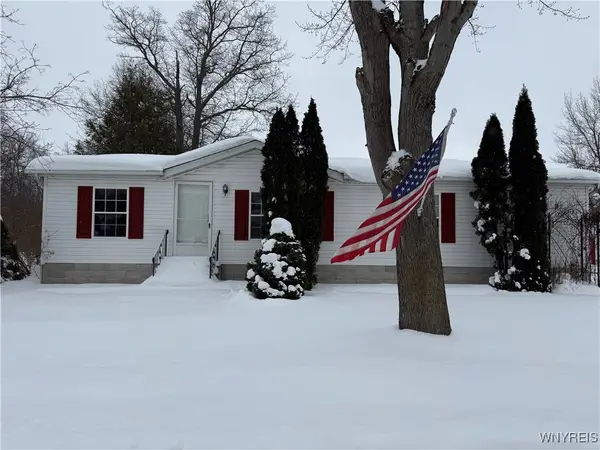 90 Rainbow Park, Ransomville, NY 14301