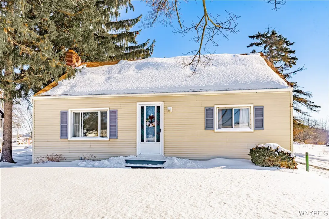 6107 Shawnee Road, Sanborn, NY 14132 - #1