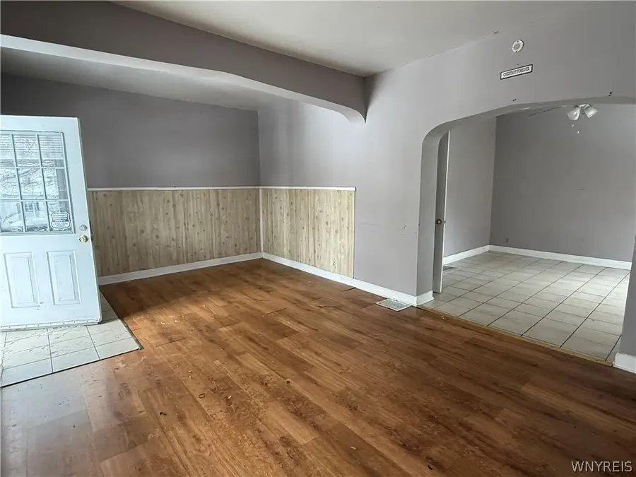 615 Chestnut Avenue, Niagara Falls, NY 14305 - #2