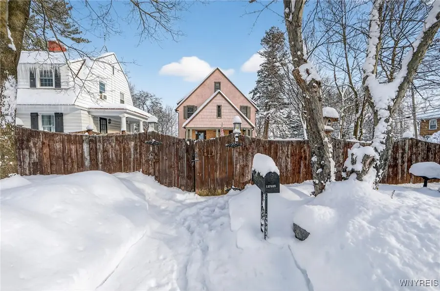 653 Parkway E, Utica, NY 13501 - #3