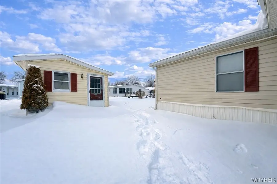 343 Applewood Drive, Lockport, NY 14094 - Image #2