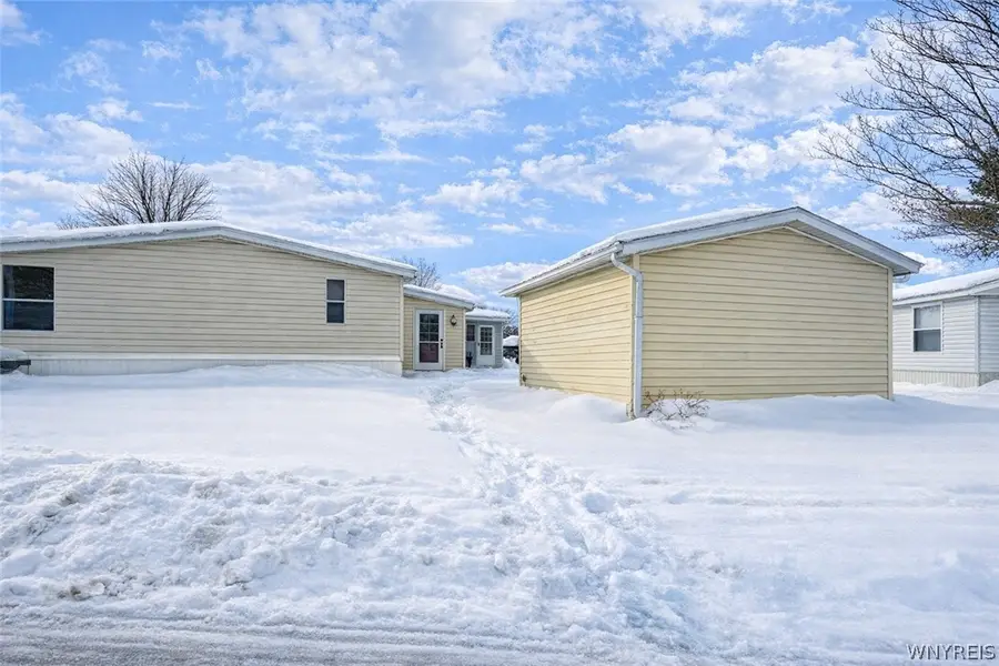 343 Applewood Drive, Lockport, NY 14094 - Image #3