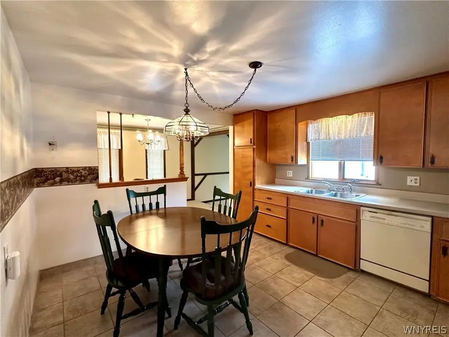 73 Fairoaks Lane, Cheektowaga, NY 14227 - #3