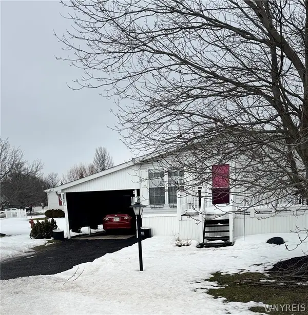 1052 Fernwood Dr., Lockport, NY 14094