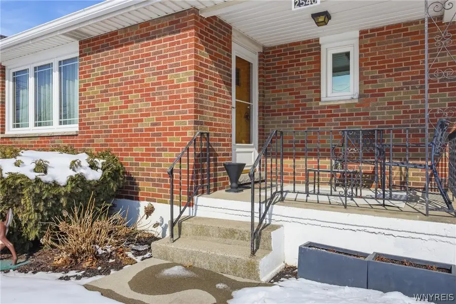 2540 Jerauld Avenue, Niagara Falls, NY 14305 - #3