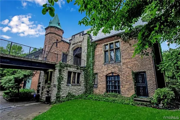 21 Mayfair Lane, Buffalo, NY 14201