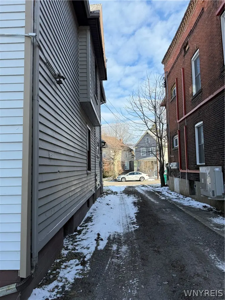 725 Monteagle Street, Niagara Falls, NY 14305 - #2