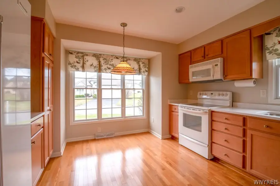 28 Lord Byron Lane, Williamsville, NY 14221 - #2