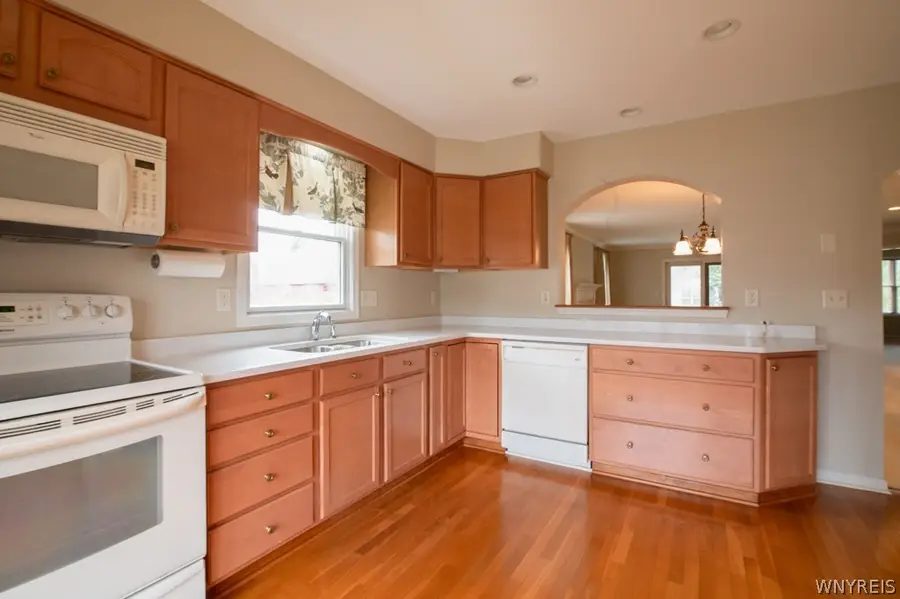 28 Lord Byron Lane, Williamsville, NY 14221 - #3