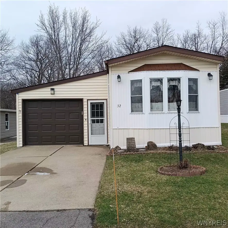 32 Brookridge Drive, Hamburg, NY 14075 - #1