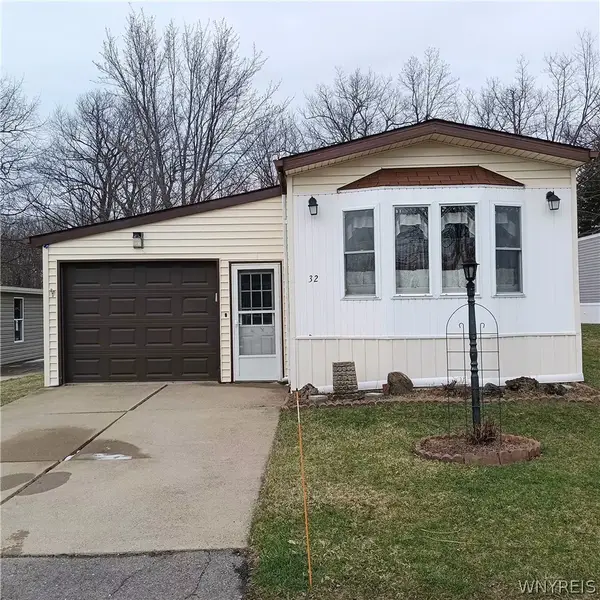 32 Brookridge Drive, Hamburg, NY 14075