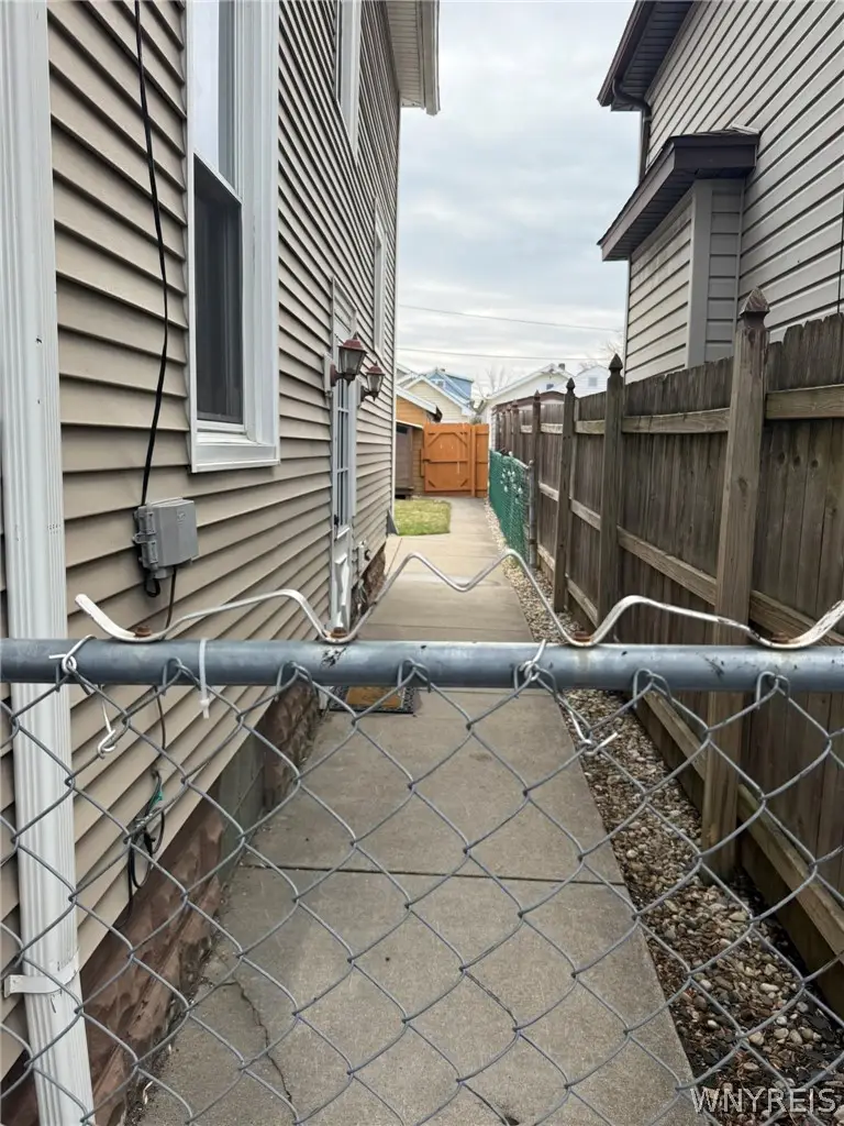 2485 Willow Avenue, Niagara Falls, NY 14305 - #3