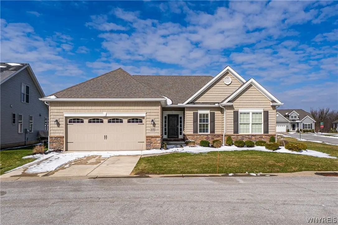 5690 Waterford Ln, Clarence, NY 14032 - #1