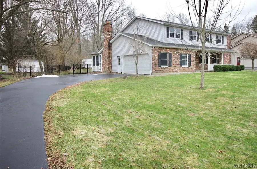 17 Wellington Lane, Orchard Park, NY 14127 - #2