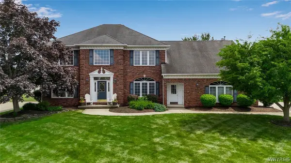 8145 Oak Leaf Lane, Williamsville, NY 14221