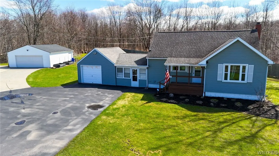 6565 Southwestern Boulevard, Lake View, NY 14085 - #1