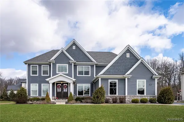 5527 Meadowglen Drive, Clarence Center, NY 14032