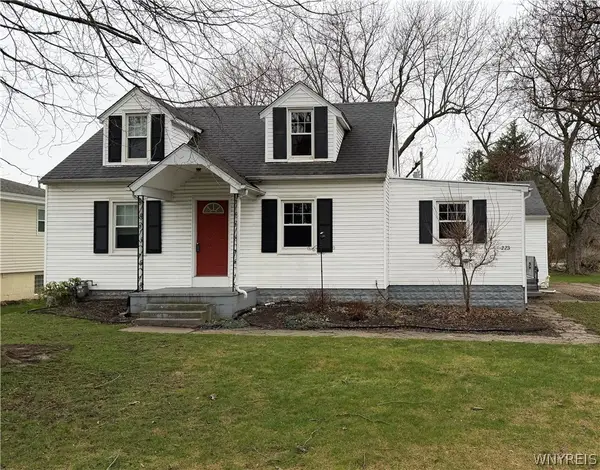 223 Harding Road, Williamsville, NY 14221