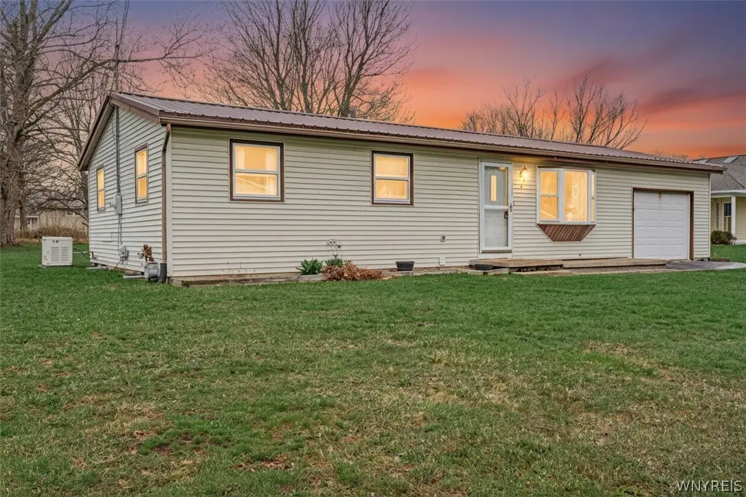 9 Manor Lane, Middleport, NY 14105 - #1