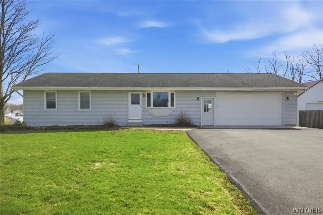 4256 Upper Mountain Road, Sanborn, NY 14132 - #1