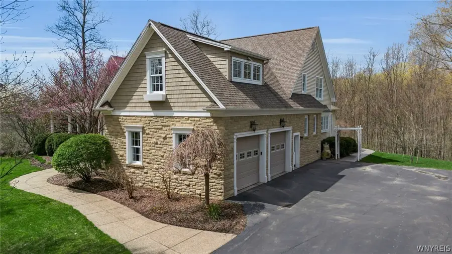 36 Birdsong Parkway, Orchard Park, NY 14127 - #2