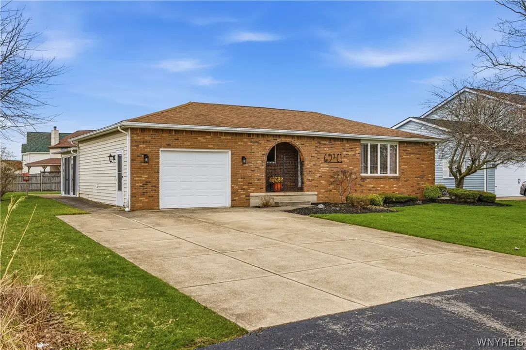 6941 Rebecca Drive, Niagara Falls, NY 14304 - #1