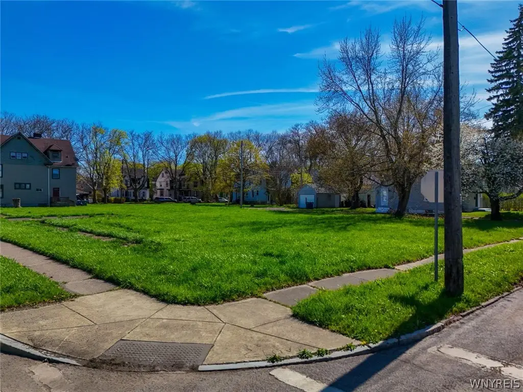 39 Hyde Park Boulevard, Niagara Falls, NY 14303 - #1