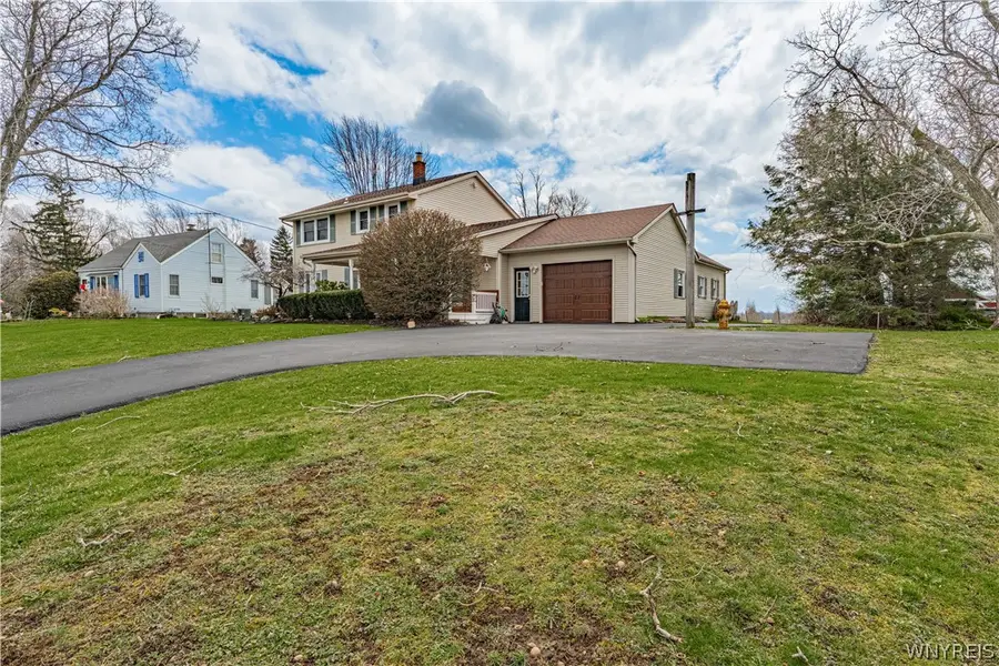 7406 Chestnut Ridge Rd, Lockport, NY 14094 - #2