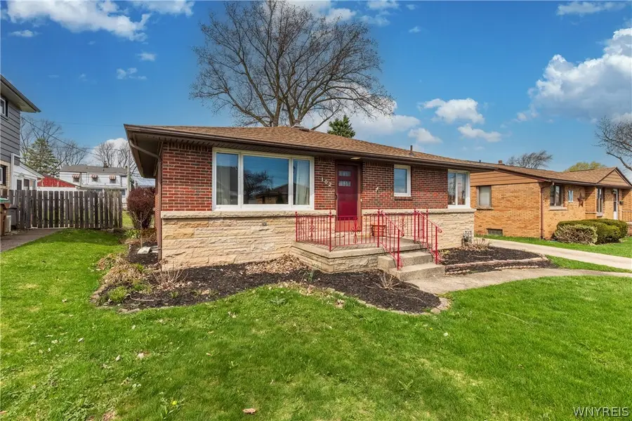 102 Cresthaven Dr, Cheektowaga, NY 14225 - #3