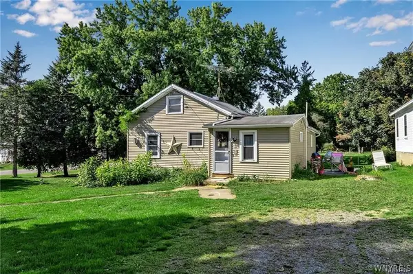 6513 E Bethany Leroy Road, Stafford, NY 14143