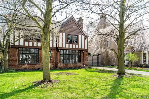 133 Fairlawn Dr, Buffalo, NY 14226