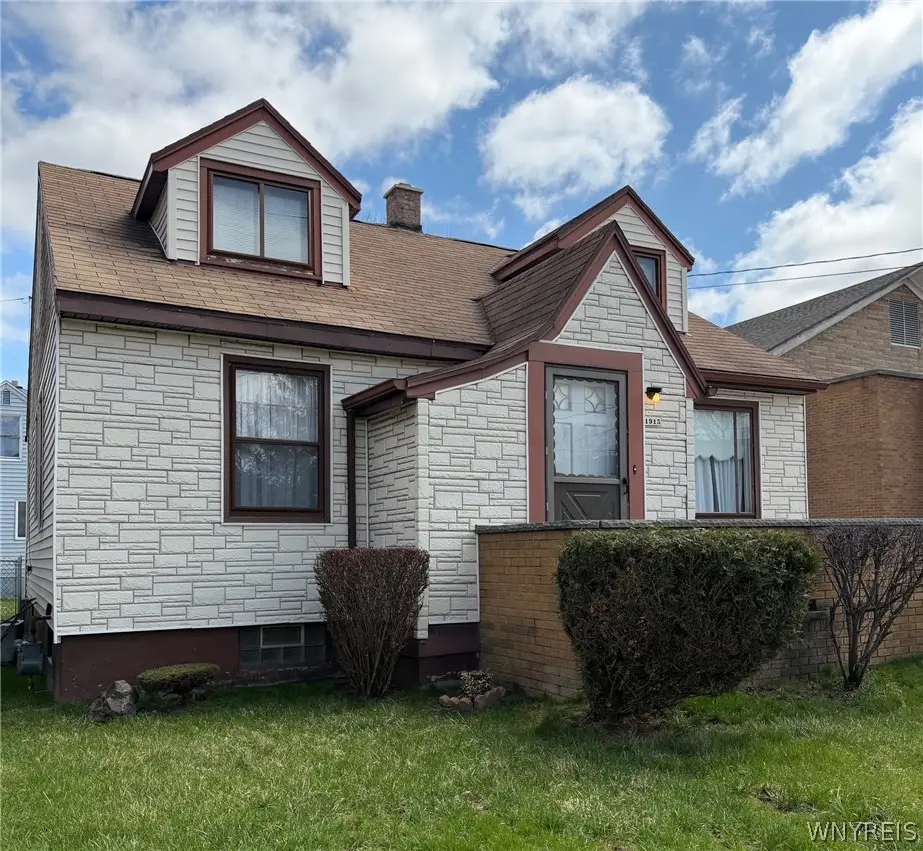 1915 Hyde Park Boulevard, Niagara Falls, NY 14305 - #1