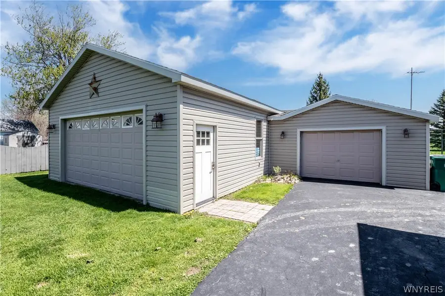 981 96th Street, Niagara Falls, NY 14304 - #3