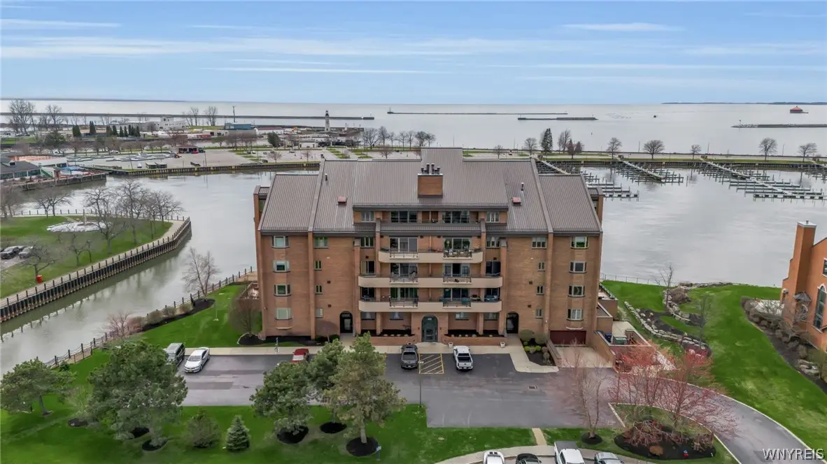 40 Waterfront Circle #305, Buffalo, NY 14202 - #1