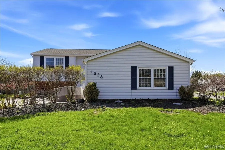 4528 Roundtree Road, Hamburg, NY 14075 - #3