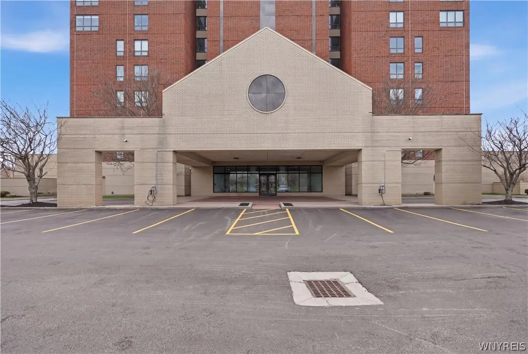 207 Admirals Circle, Buffalo, NY 14202 - #1