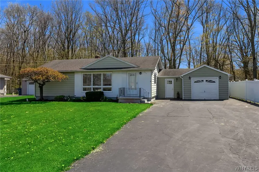 7375 Saint Joseph Road, Niagara Falls, NY 14304 - #2