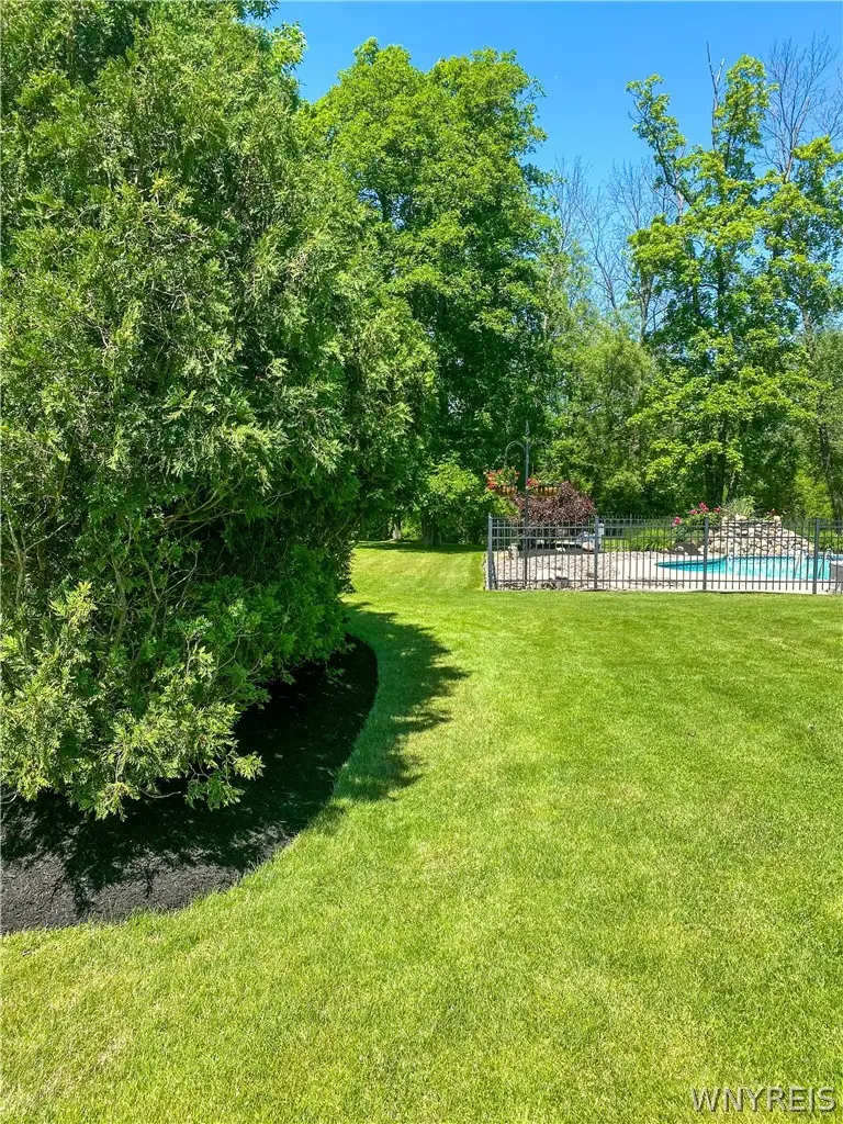 270 Woodstream Drive, Grand Island, NY 14072 - #2