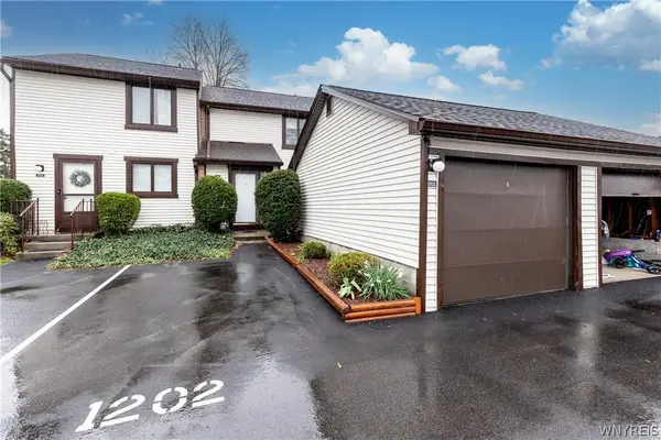 1202 Charlesgate Circle, East Amherst, NY 14051