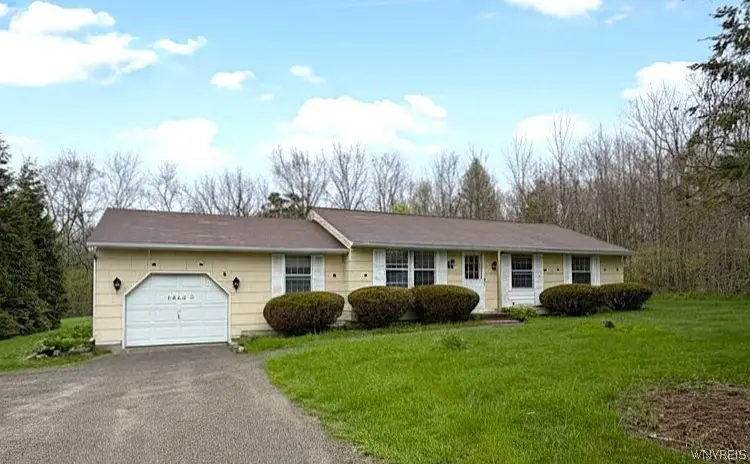5850 Seufert Road, Orchard Park, NY 14127 - #2