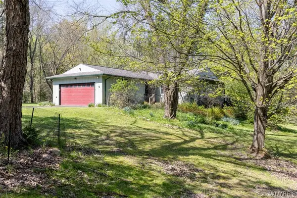 6 S Herrick Road, East Aurora, NY 14052