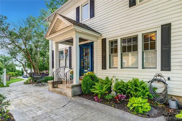 8431 W Rivershore Drive, Niagara Falls, NY 14304