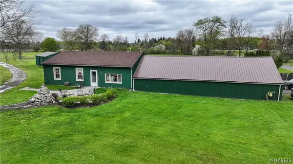 2572 Lakeview Road, Lake View, NY 14085