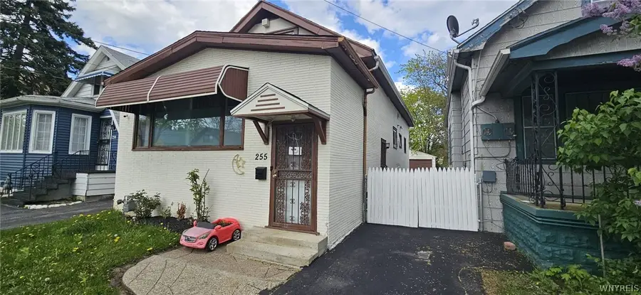 255 Hazelwood Avenue, Buffalo, NY 14215 - #3