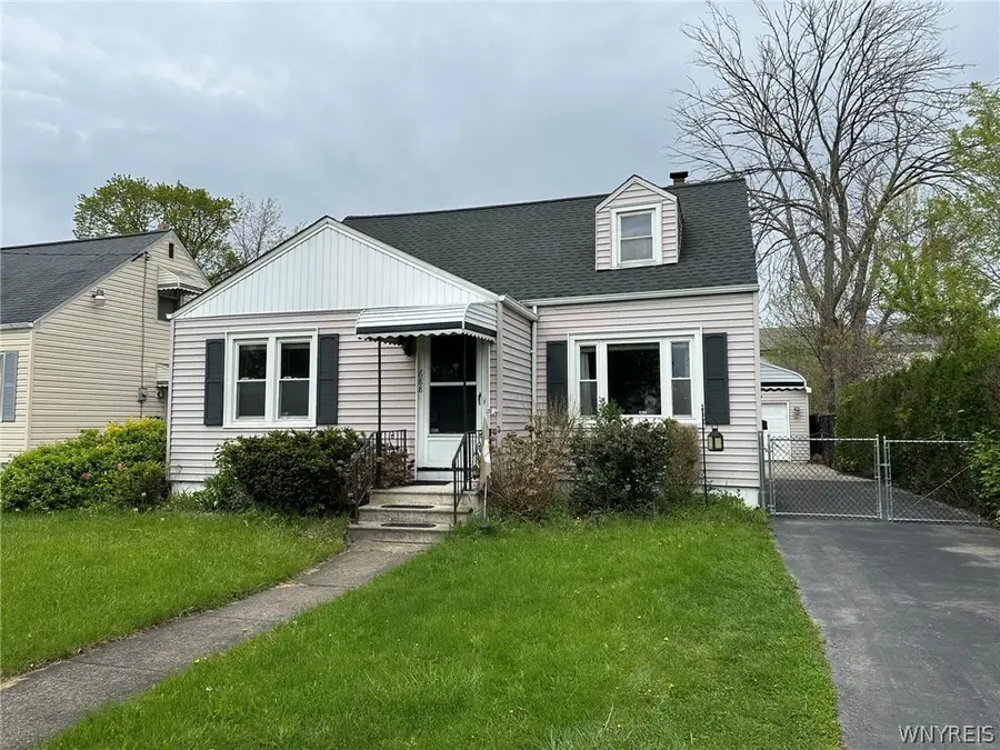 688 78th Street, Niagara Falls, NY 14304 - #2
