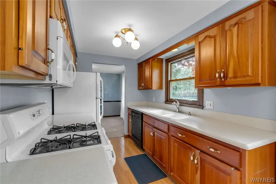 17 Old Schoolhouse Road, Lancaster, NY 14086 - #3