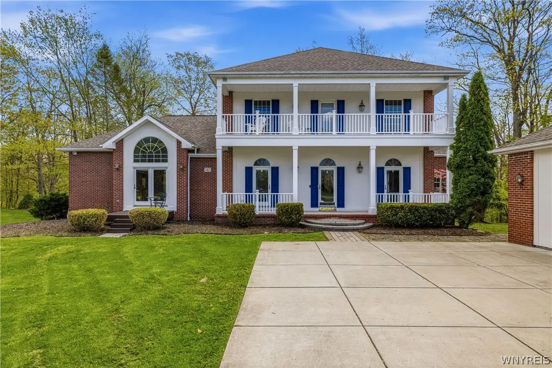 207 Forest Creek Lane, Grand Island, NY 14072 - #1