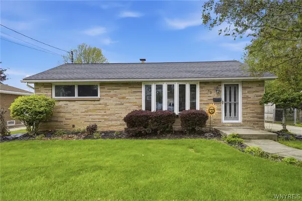 39 S Irwinwood Road, Lancaster, NY 14086