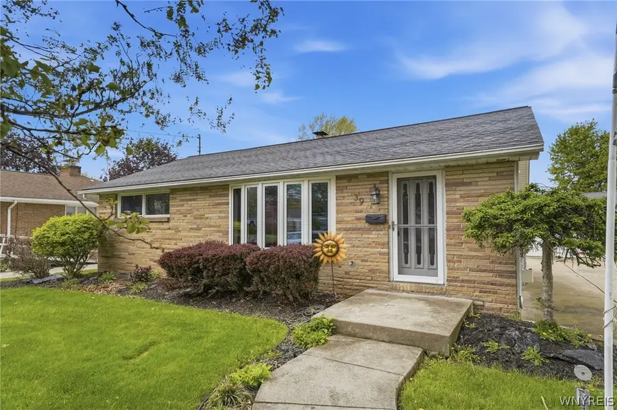 39 S Irwinwood Road, Lancaster, NY 14086 - #2
