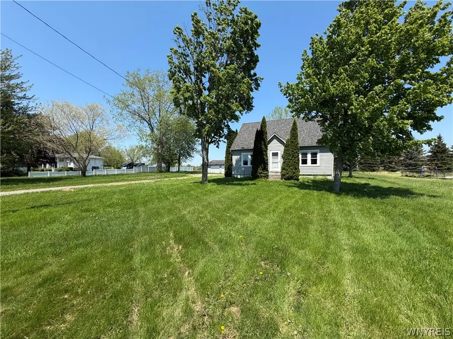 7453 Lincoln Avenue Extension, Lockport, NY 14094 - #2